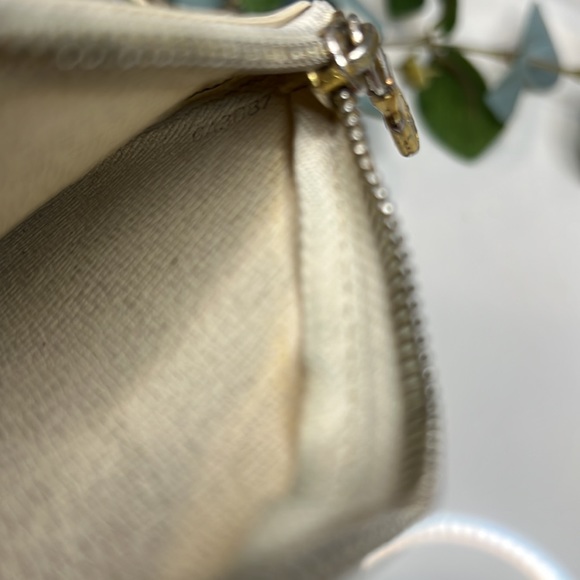 LOUIS VUITTON DAMIER AZUL COATED CANVAS COIN POUCH - Picture 4 of 5